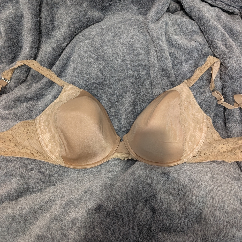 Maidenform Lace Accent Cream Bra